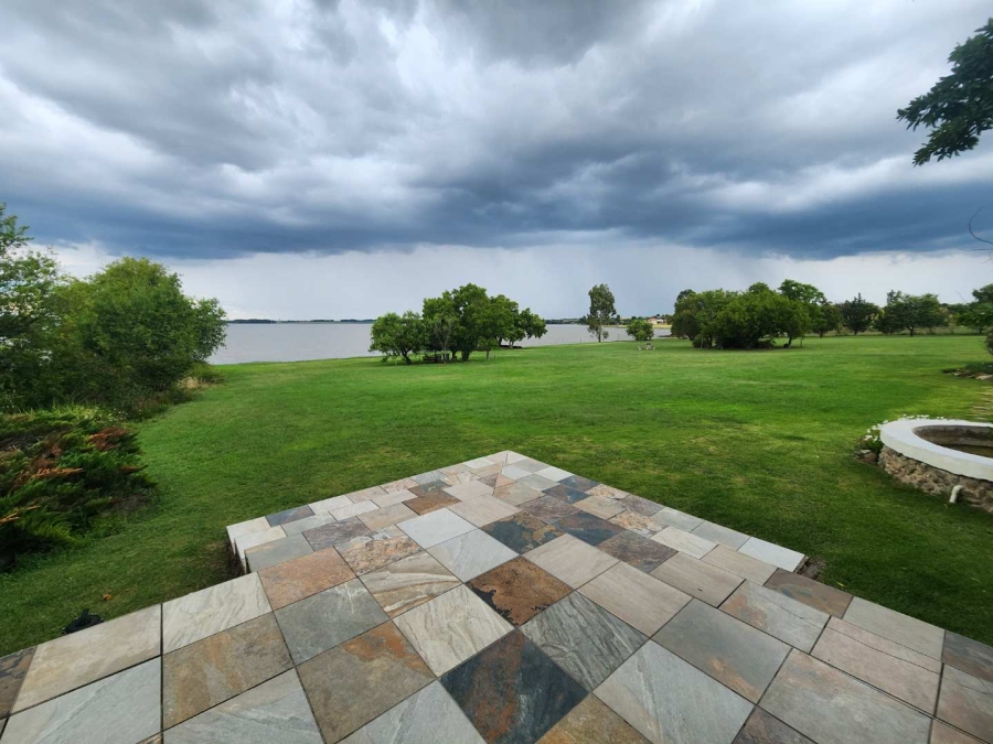 6 Bedroom Property for Sale in Oranjeville Free State